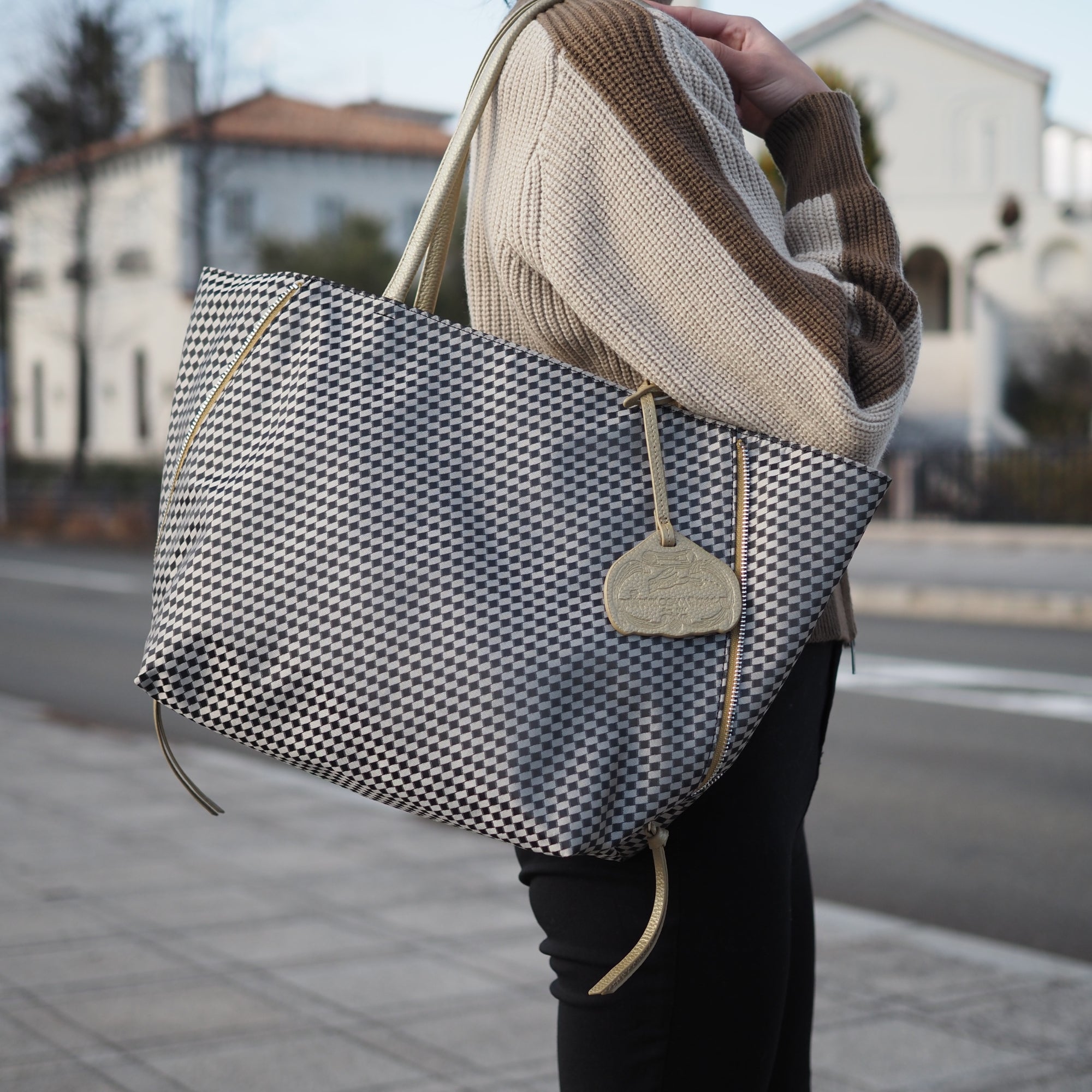 新品 OSAM オサムバッグ ¥39,600 新品 OSAM オサムバッグ ¥39,600 新品 OSAM オサムバッグ ¥39,600