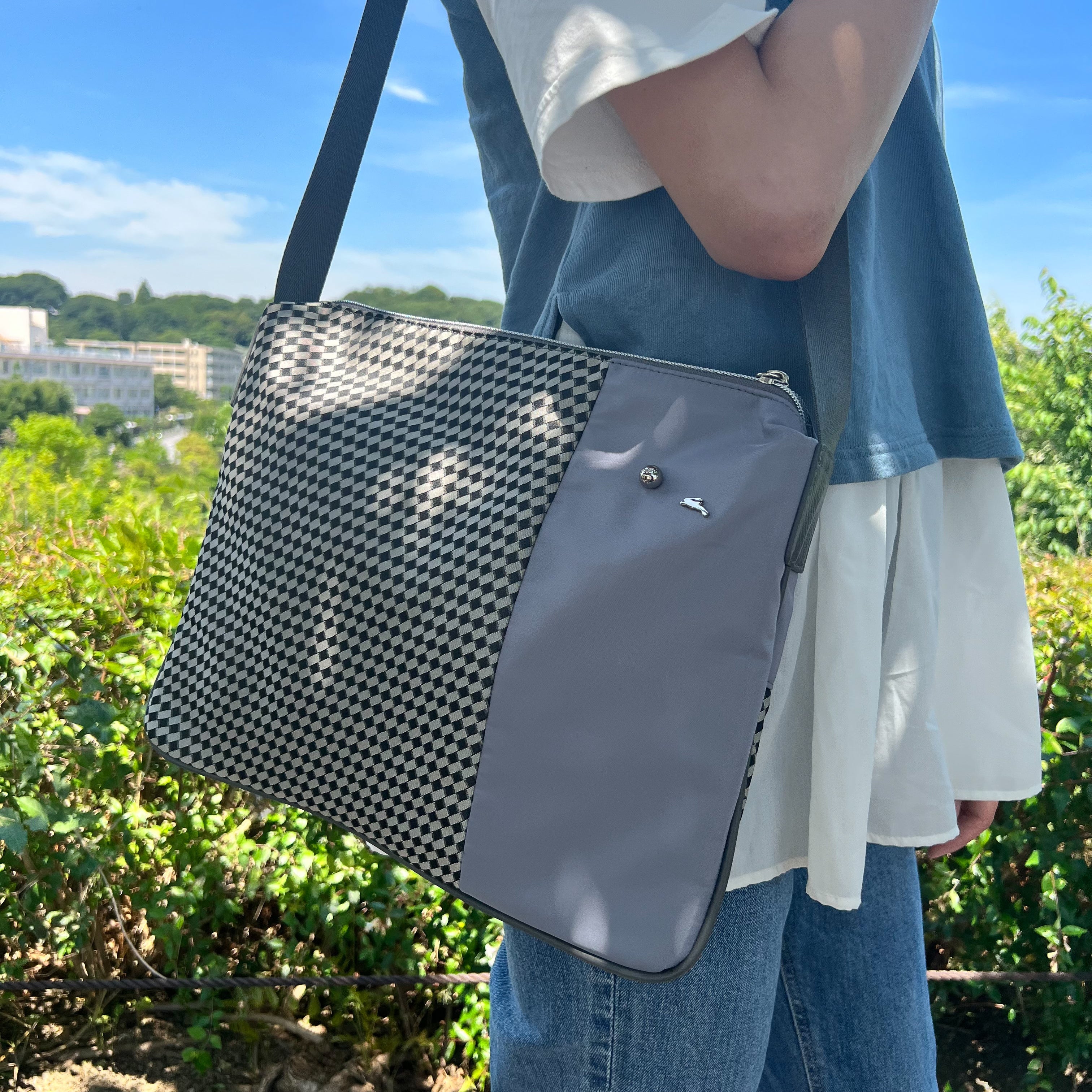 リトルゼ グレー ショルダーバッグ ZALINA Mini Top Zip Shoulder Bag ハンドバッグ | GUESS(ゲス