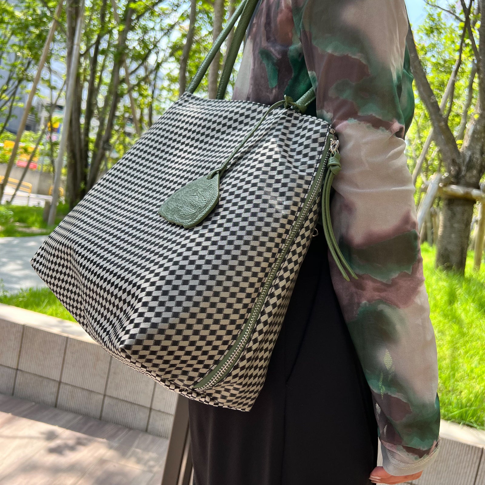 ねこつぅ　OSAM トートバッグ(Lサイズ) チャコールグレー 大人気トートバッグ(Lサイズ) IMGN-0347A(828982) シルバー