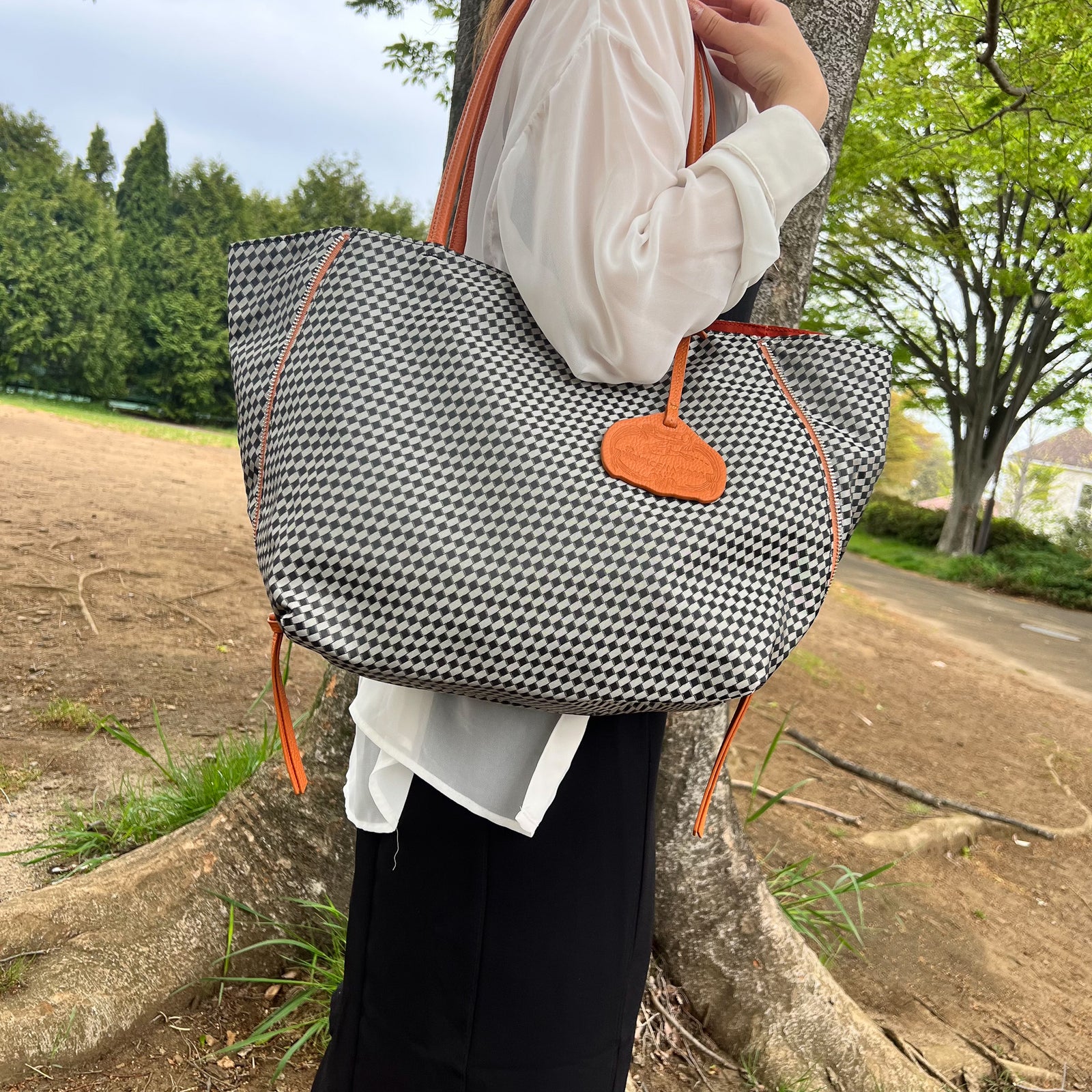 コアラ　インド刺繍ハート柄ピンクと合皮　3roomsトートバッグMサイズ コアラ様専用 インド刺繍ハート柄ピンクと合皮 3roomsトートバッグM